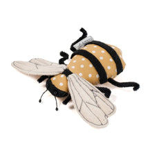  Bee Pin cushion - MakeBox & Co.