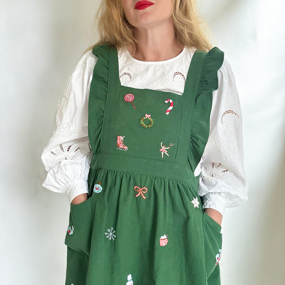 
                      
                        MakeBox Advent Apron X24 Fir Green
                      
                    