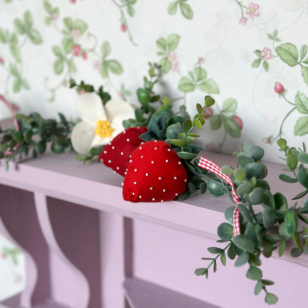 Luxe Strawberry Garland Subscription