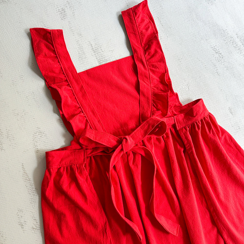 
                      
                        MakeBox Ruffle Apron Red
                      
                    