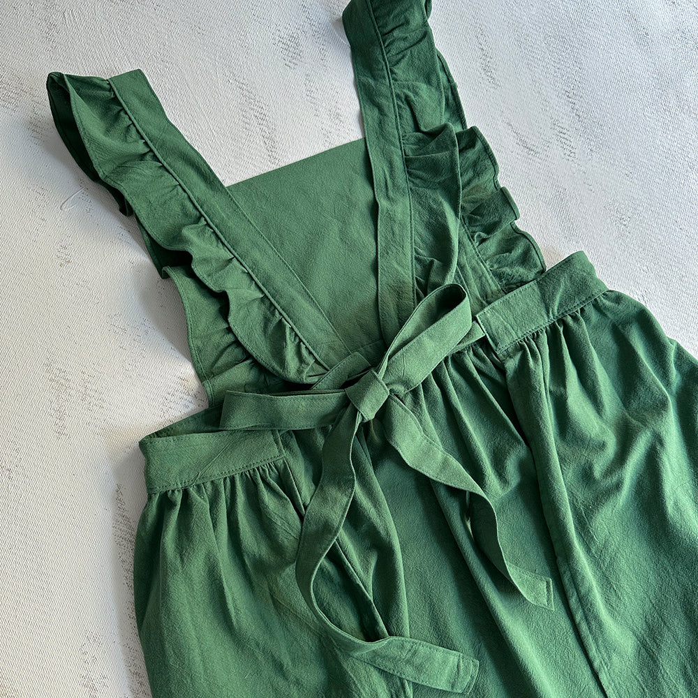 
                      
                        MakeBox Ruffle Apron Fir Green
                      
                    