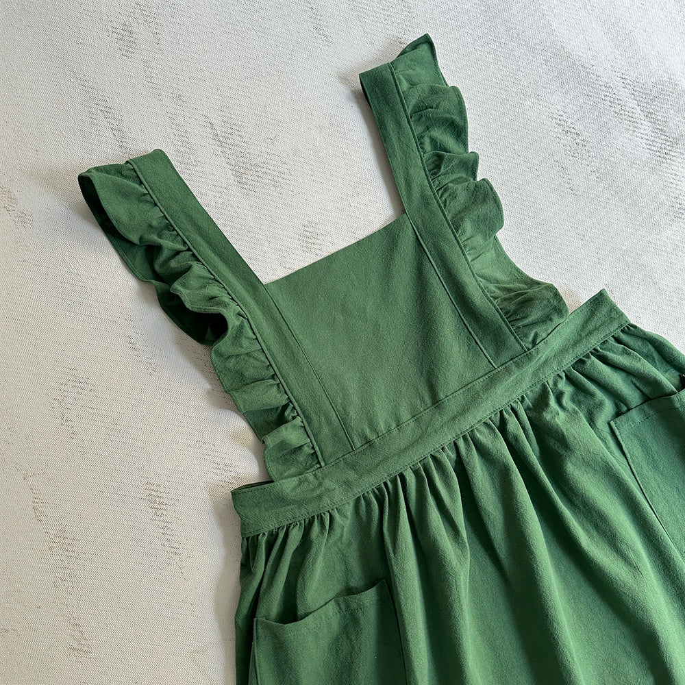 
                      
                        MakeBox Ruffle Apron Fir Green
                      
                    