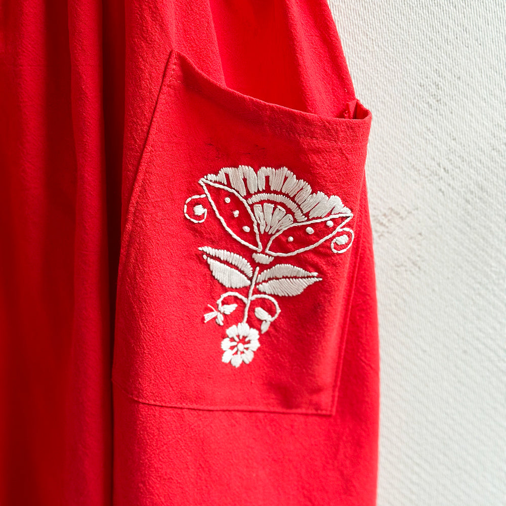 
                      
                        MakeBox Folksy Apron Red
                      
                    