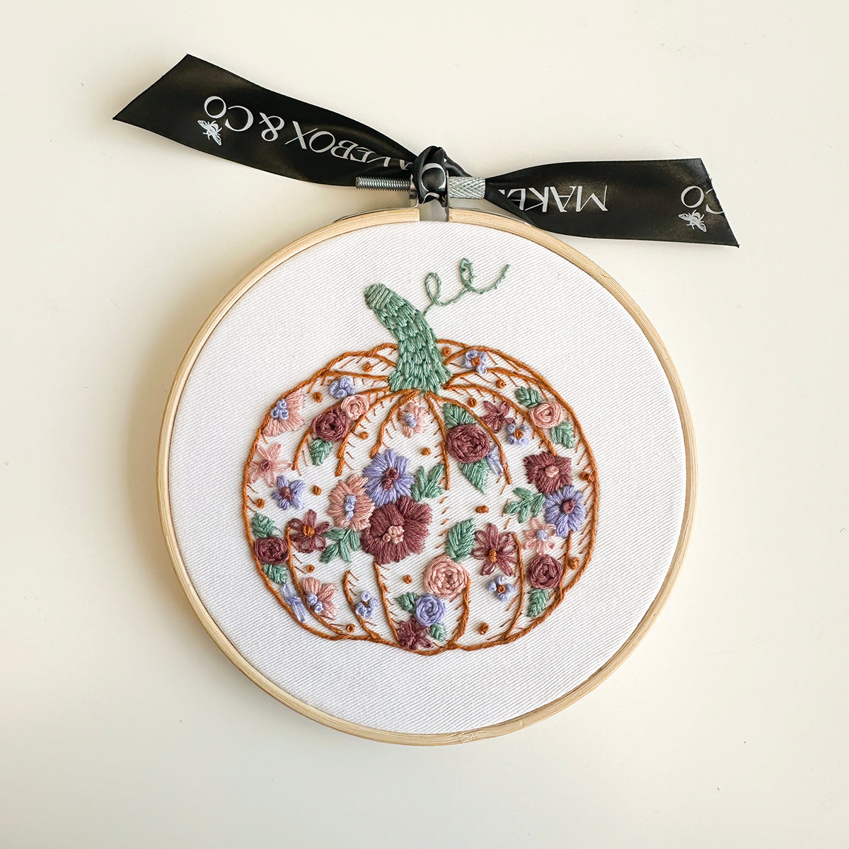 Pretty Pumpkin Embroidery – 6 inch