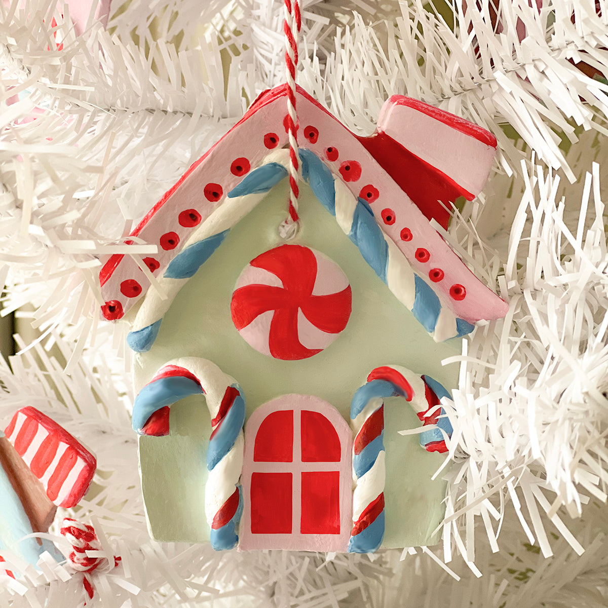 WEB_20Candy_20Cane_20Cottage_20copy_60af70af-7970-4da6-b242-9ef75f2154f4.jpg