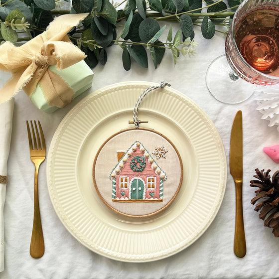 WEB_20Pink_20Gingerbread_20House_20Embroidery_20-_20Horisontal_20table_20copy_e2e4d669-4528-450c-b828-8dcc8bf4ead5.jpg